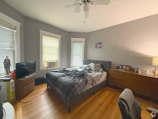 Building Photo - 28 Belknap St Unit 2 Rental