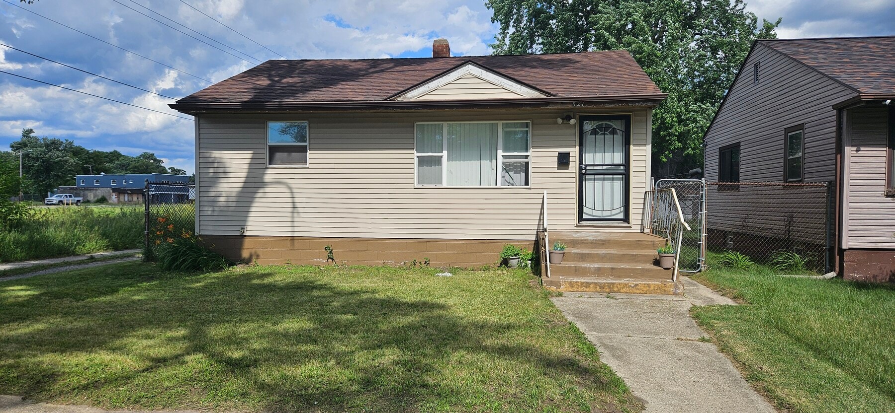 Photo - 521 King St