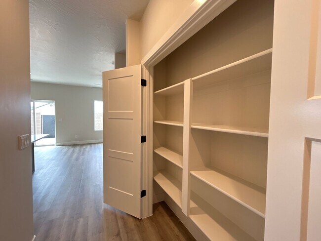 Photo - Beautiful Townhome!!