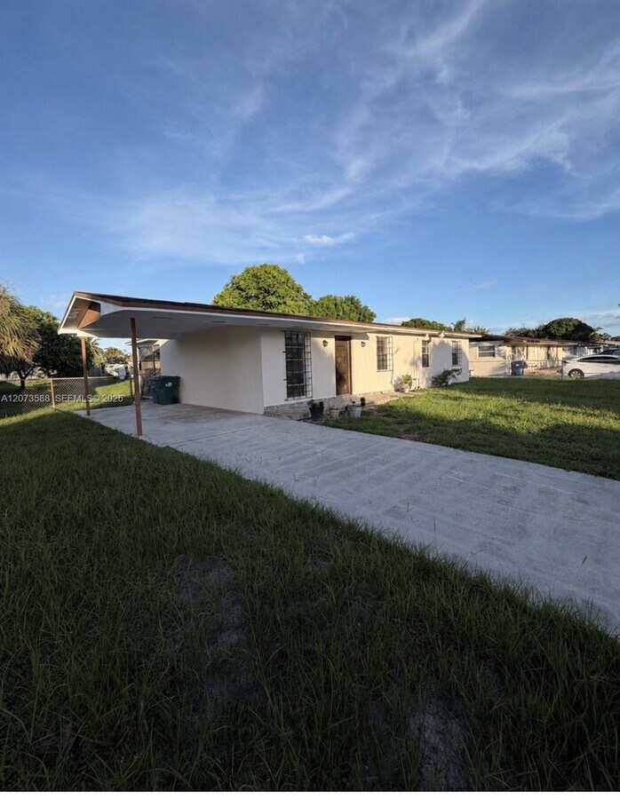 Photo - 19211 NW 52nd Ave