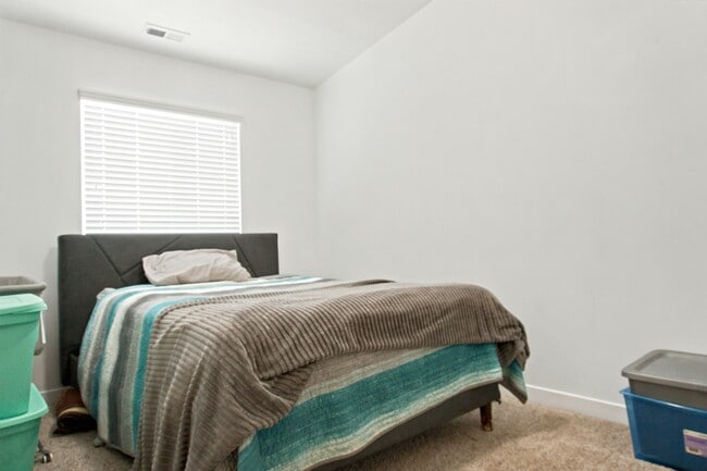 Photo - 1096 Emerald Pools Ln