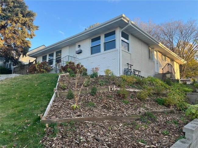 Photo - 1132 40th Ave NE