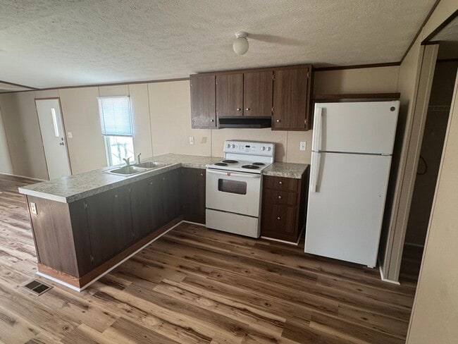 2208 Cattail Cir