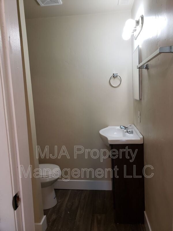 Photo - 972 W Center St