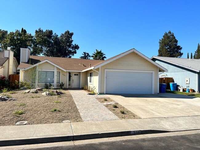 Building Photo - Great looking home on a court location wit...
