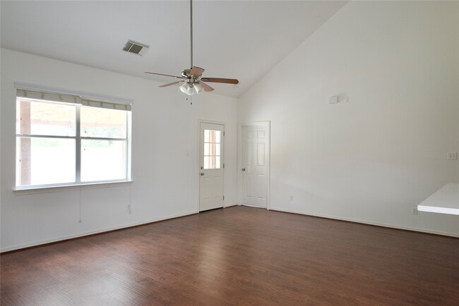 Building Photo - 2023 Creek Run Dr