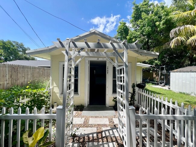 Building Photo - 610 8th St W Unit Back Rental