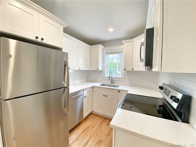 Building Photo - 32 Pulaski St Unit 2