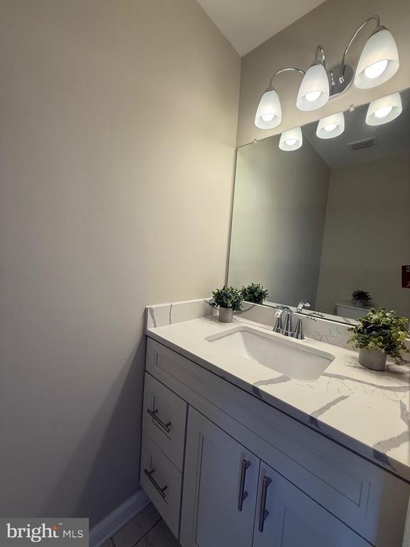 Photo - 6 Wosniak Ct