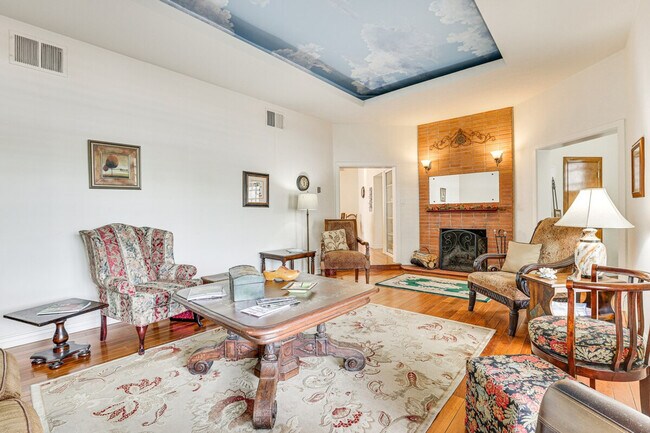 Photo - 107 W Windsor Ave Unit ID1385913P