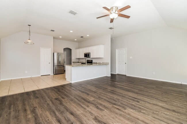 Photo - 910 Bowie Dr