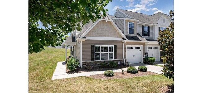 Charming 3BR Townhome in Colfax - Charming 3BR Townhome in Colfax