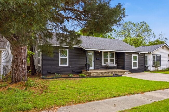 2712 Frazier Ave
