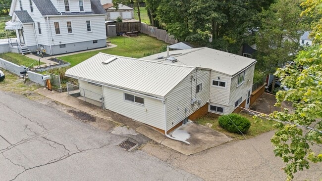 Photo - 136 Locust St Unit 1
