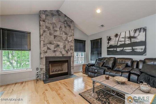 Photo - 115 Chariot Ct