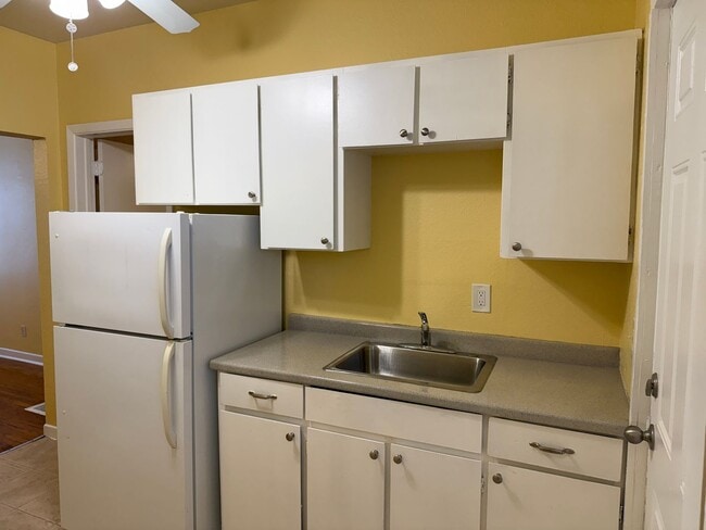 Charming 1-Bedroom Apartment in the Heart ... - Charming 1-Bedroom Apartment in the Heart ... Unit 1724