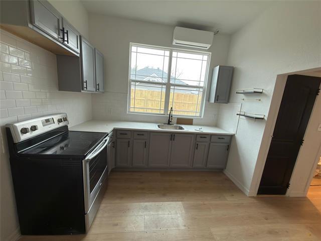 Photo - 216 W 9th St