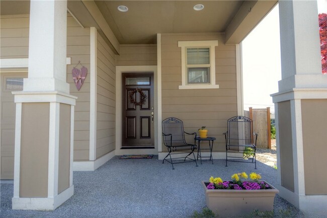 Photo - 729 207th St SW House