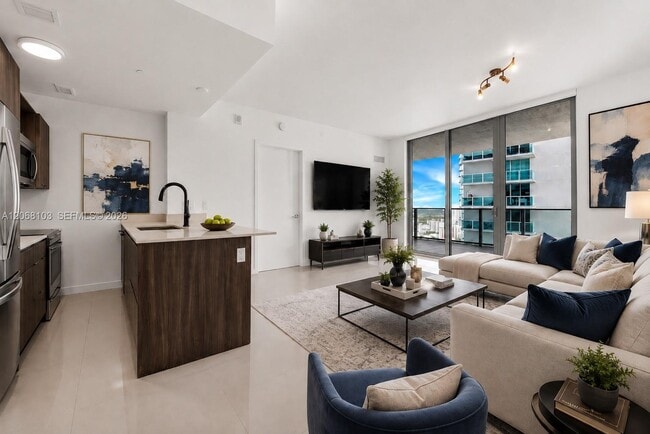 Photo - 488 NE 18th St Unidad 3105