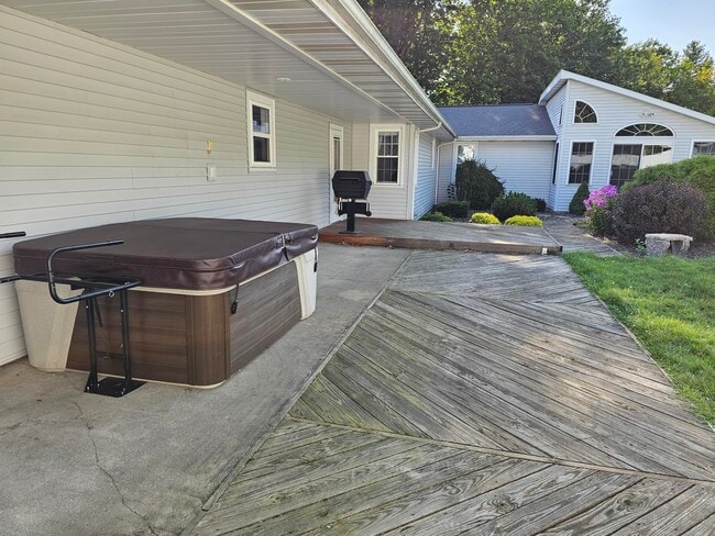 Photo - 4293 Lake Michigan Dr