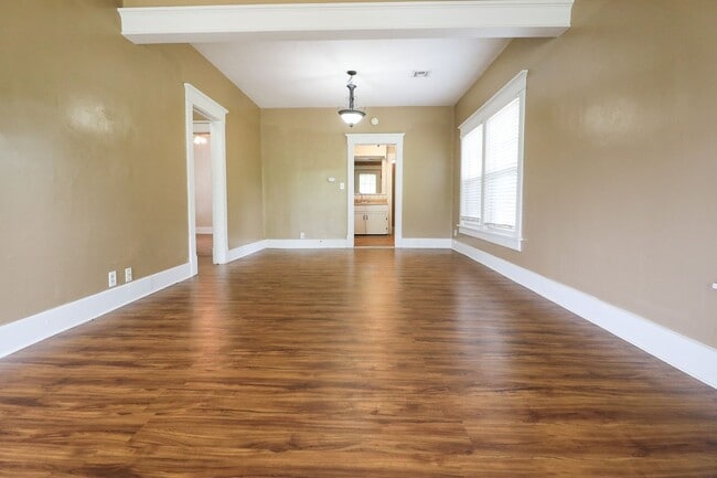Photo - 3 Bed 1 Bath in beautiful location!