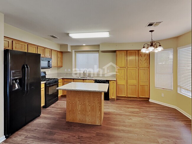 Photo - 909 Hornbeak Ct