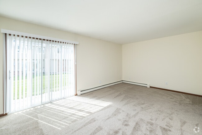 3 habitaciones, 1.5 baños - 1,060 pies cuadrados - Sala de estar - Arrowhead Apartments & Townhomes