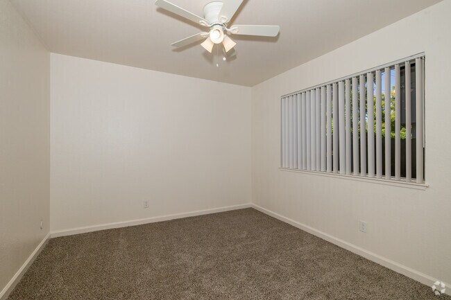 2 habitaciones, 1 baño - 840 pies cuadrados - Dormitorio 2 - Park Hills Place