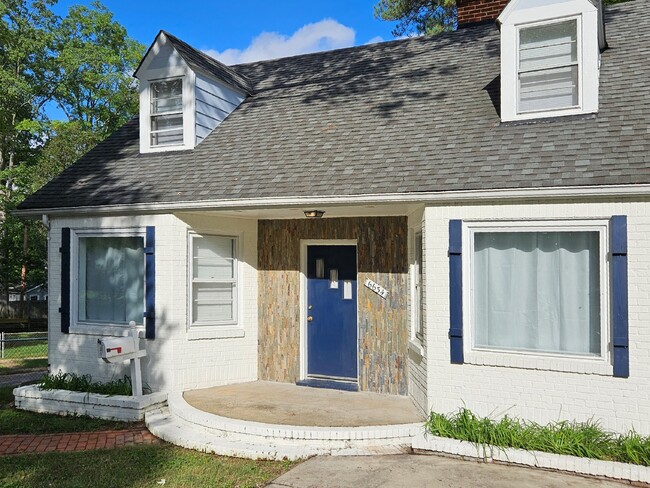 4 BR, 2 BA Near University of Richmond - 4 BR, 2 BA Near University of Richmond Apartment