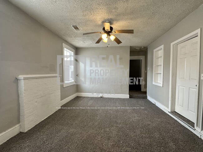 Photo - 1596 Burton Ave