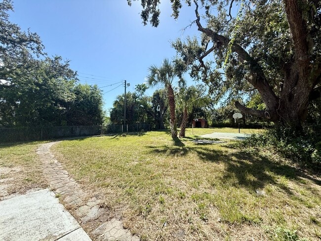 Photo - Four Bedroom Bradenton Rental - Large Yard