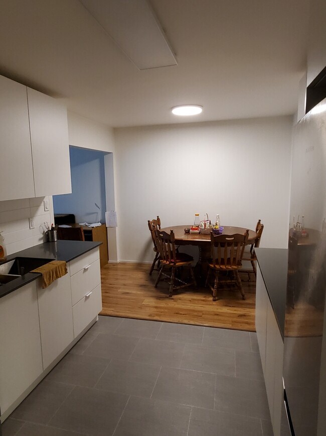 Photo - 1480-1480 Boundary Crescent