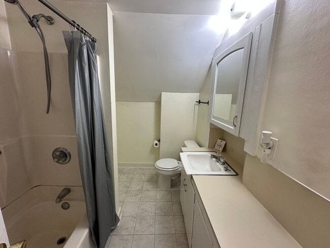 Photo - 18 E Salem St Unidad Upper