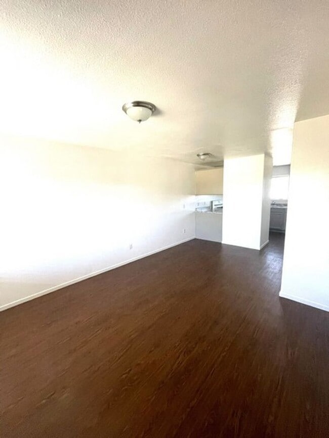 Renovated Upstairs 2 Bedroom with low move... - Renovated Upstairs 2 Bedroom with low move... Apartment Unit 500G