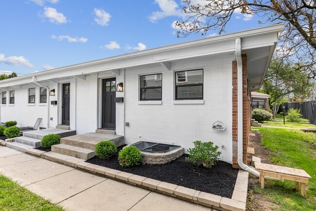 Exterior - 564 W 2nd Ave Unit D