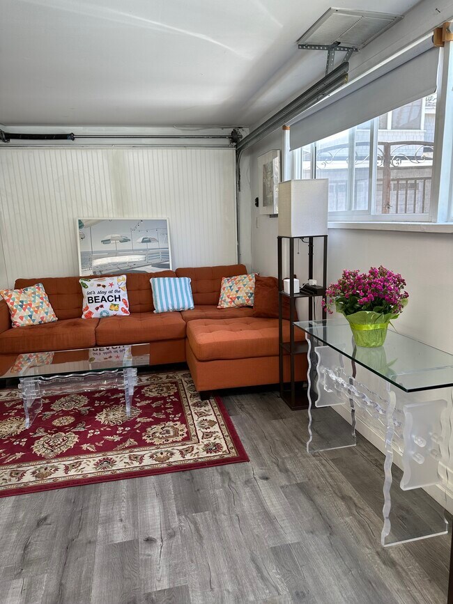 Photo - 2331 Ocean Ave Unidad StudioVenice Canals