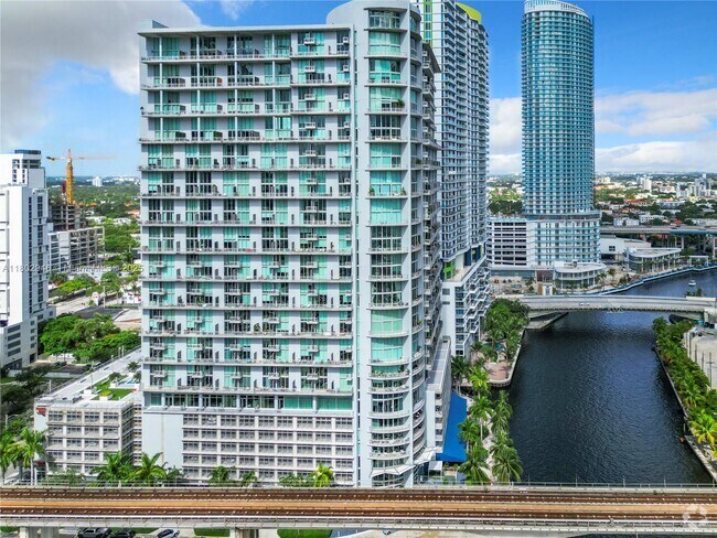 Building Photo - 690 SW 1st Ct Unit 1232 Rental