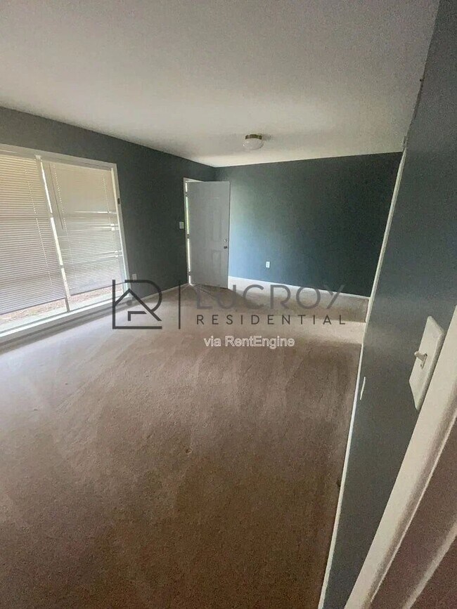 Photo - 2694 Woodside Dr