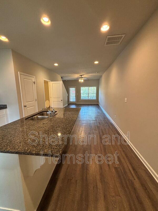 Photo - 713 Tarvin Cir Unit 713