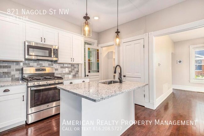 Photo - 821 Nagold St NW