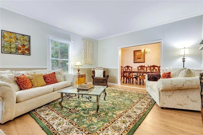 Photo - 72 Kenyon St SE