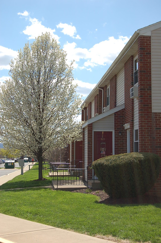 Mayflower Crossing Apartments - Mayflower Crossing Apartments