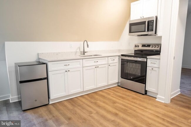 Photo - 380 Broadview Ave Unit 2