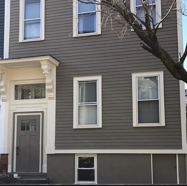 Building Photo - 45 Green St Unit 1