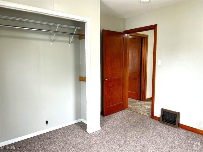 Building Photo - 37 Arcadia Ave Rental