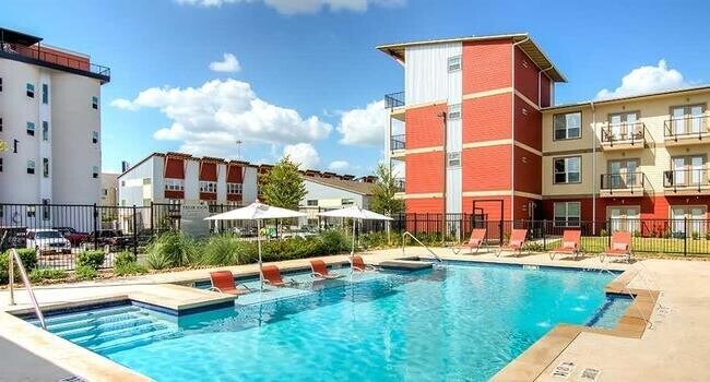 Photo - 1011 S Frio St Unidad b6