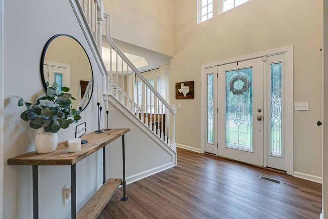 Photo - 4 bed, 2.5 bath w/ 2 Car Garage, Franklin School District