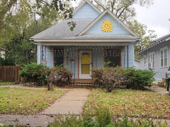 Building Photo - $1200 - 3 bed 1 bath - Single Family Home