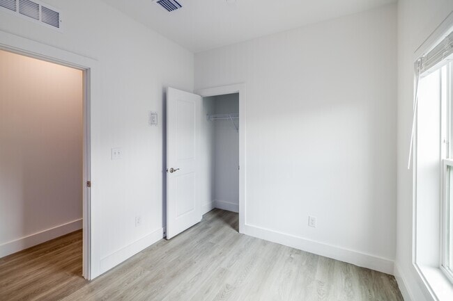 2BR, 2BA - 900SF - Second Bedroom