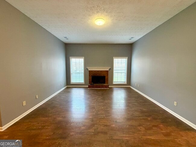 Photo - 105 Waterford Way